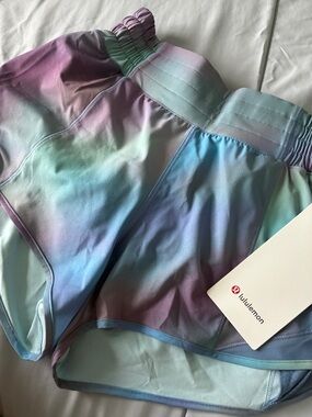NWT- Lululemon size 4   Pastel Ombre Running Shorts in Hotty hot 2.5 “ lined